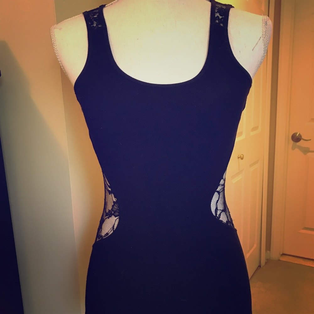 BEBE BODYCON LACE CUTOUT DRESS